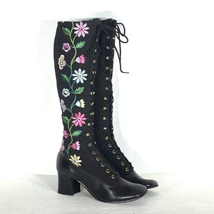 1960s black embroidered lace up boots - size 6 - 1960s lace up boots - Almost Famous - 1960s embroidered boots - 1960s go go boots like new