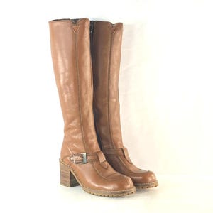 1970s brown leather platform boots - size 7 - 1970s platform boots - 70s boho boots - 1970s campus boots with strap and wood heels