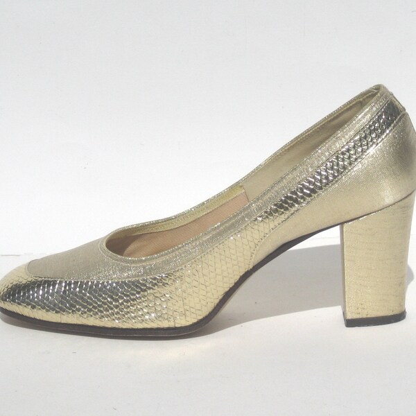 size 5.5 / 1960s gold embossed evening pumps