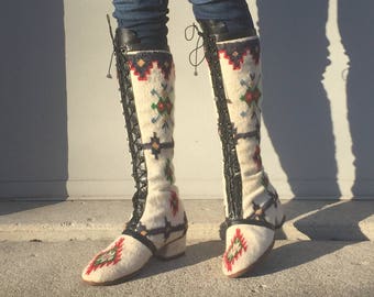 Edouard Jerrold tapesty boots - size 7.5 -  1960s tapestry lace up boots - 1960s embroidered boots - 1960s lace-up boots - Almost Famous