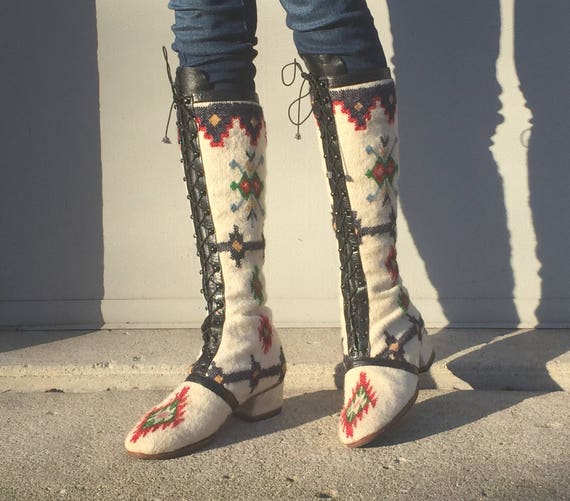 Edouard Jerrold tapesty boots - size 7.5 - 1960s