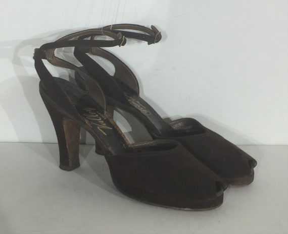 1940s brown suede platform shoe with ankle strap a