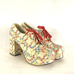 70er bunte florale bestickte Plateau Schuhe - Gr. 9 - 1970er Vintage Plateau Schuhe - 70er Jahre Disko