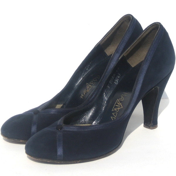 size 9AAAA / 1940s blue suede babydoll pumps