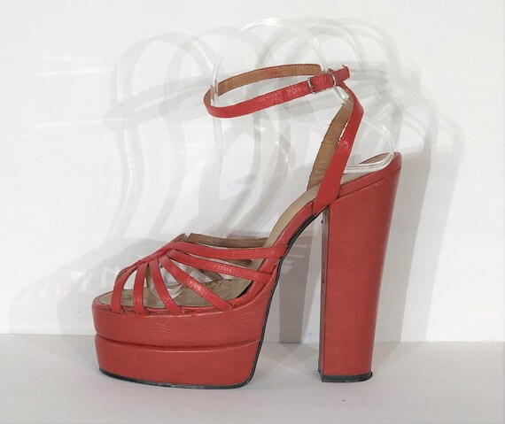 1970s red-orange leather platform sandals - size 7