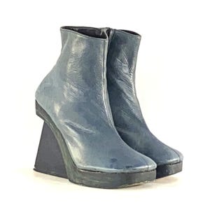 1990s platform wedge boots - size 6 - 1990s leather modernist boots with wooden wedge heels - 1990s platform ankle boots - 1990s ankle boot