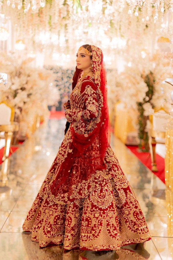 Minimal elegance is the prettiest hues ~ my gorgeous engagement Bride 🤍 .  Mua 💄 @makeupbysurbhik Bride @simran_gelda01 Outfit @ka... | Instagram