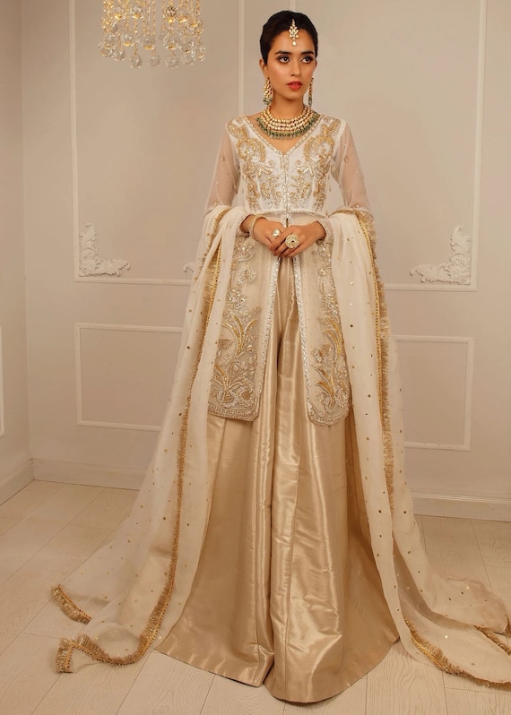 Nikkah Outfits For Pakistani Bridals | Wedding Fancy Dress | White Dress  for Nikkahĺ - YouTube