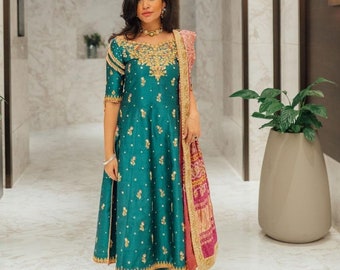 Pakistani festive shalwar kameez