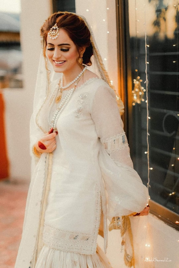 Nikkah Bridal makeup and beautiful Nikkah Dress | Pakistani bridal dresses,  Pakistani bridal hairstyles, Pakistani wedding outfits