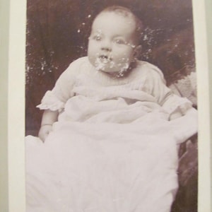 Oryginalna fotografia antyk z końca XIX wieku // Małe niemowlę // Wiktoriańska edwardiańska karta CDV ze zdjęciem gabinetowym Dallas Texas Studio