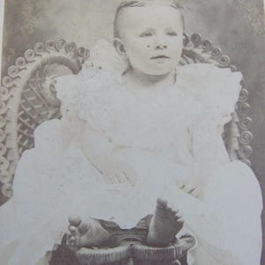 Oryginalna fotografia antyk z końca XIX wieku // Zdjęcie niemowlęcia // Karta gabinetowa RPPC CDV XIX wiek - Inne do wyboru