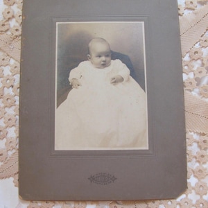 Oryginalna fotografia antyk z końca XIX wieku // Zdjęcie niemowlęcia // Karta gabinetowa RPPC CDV XIX wiek - Inne do wyboru 7" x 9"