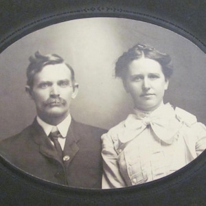 Original Photograph Antique Circa Late 1800's // Couple Portrait Woman Man Victorian Edwardian CDV Cabinet Card Mounted Photo Oval