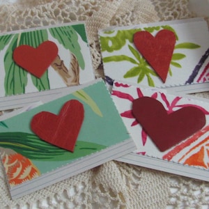 Juego de 4 tarjetas de notas hechas a mano con sobres - Corazones de cuero y tela de colores de 3,5" x 5" en blanco por dentro - Regalo de cumpleaños para cualquier ocasión OOAK