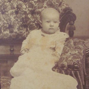 Oryginalna fotografia antyk z końca XIX wieku // Zdjęcie niemowlęcia // Karta gabinetowa RPPC CDV XIX wiek - Inne do wyboru