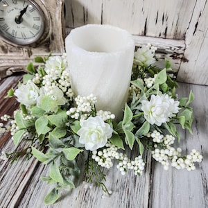 Cream Hops Flower and Berries Pillar Candle Ring