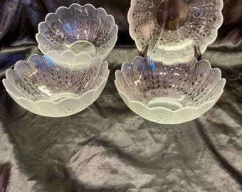 Set of 4 Vintage Arcoroc France Peacock Feather Glass Bowls, 7 Inch Textured Clear Glass Salad Cereal Berry Bowls, Mid Century Retro Arcoroc