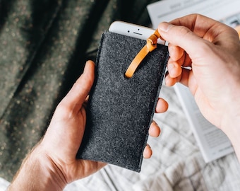 Refined iPhone 15 Case for the Mindful Individual, Brown Leather & Anthracite Wool Felt, Easy Pull-Out Leather String  | Knot