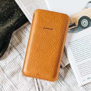 Premium iPhone Leather Case, Fits iPhone 15 Series, Handcrafted Minimalist Sleeve Dandy Brun image 3