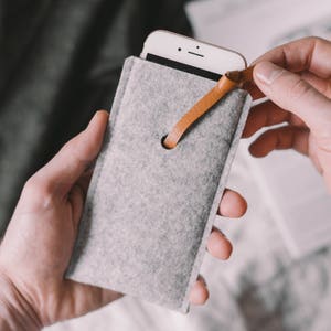 Refined iPhone 15 Case for the Mindful Individual, Brown Leather & Anthracite Wool Felt, Easy Pull-Out Leather String Knot image 3