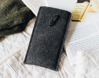 Modern Sleek iPhone 14 Sleeve, Premium Leather & Pure Wool Felt, Minimalist Design Phone Case with Pull-Out Strap, Modern Classic | Knot