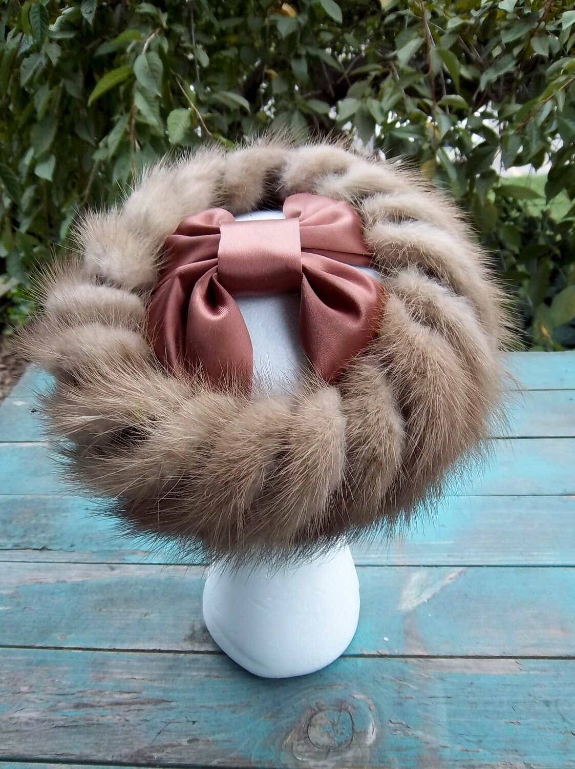 Mid Century Vintage 1950s Mink Fur Pill Box Hat With Silk  display picture 1