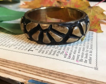 Vintage Brass Carved Resin Flowers Bangle Stackable Bracelet 1970s