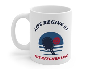 Taza de pickleball "La vida empieza en la cocina", regalo divertido para la jubilación, regalo para amantes del pickleball, regalo de Navidad para jugadores de pickleball.