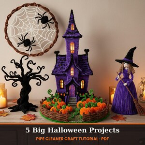 Op de afbeelding: Een knutselset met een paars spookhuis van pijpenragers, een heksenpop met bezem, een zwarte boom, een spinnenweb en oranje pompoenen. Tekst: 5 Big Halloween Projects PIPE CLEANER CRAFT TUTORIAL - PDF