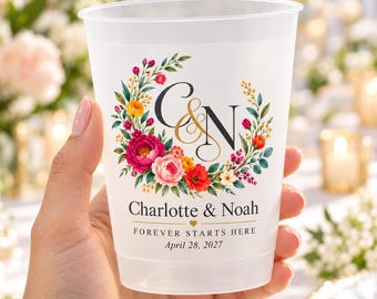 Personalized Floral Wedding Cups, Monogram Wedding Favors, Botanical Wedding Drinkware, Custom Couple Name Cups, Frosted Plastic Cups