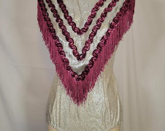 Bavaglino vintage in argento lamé con frange viola • Costume da majorette o da cheerleader