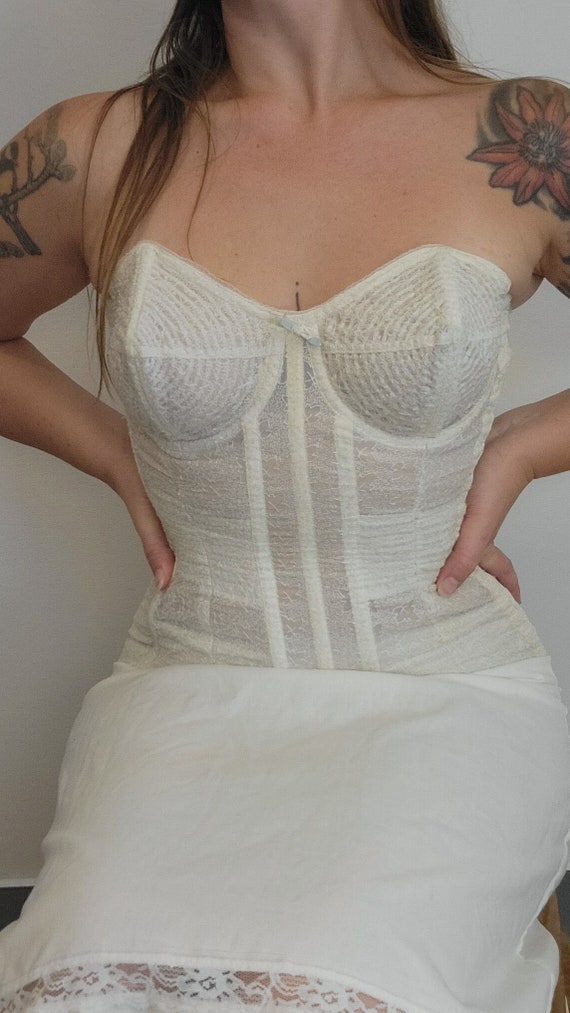 Vintage 1950s 60s Circle Stitch Bra Shapewear Pin… - image 2