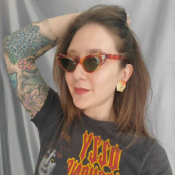 Vintage 1950s Cateye Sunglasses • Amber Carved Fra