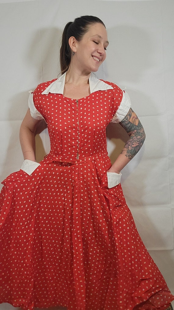 Vintage 1940s 50s Dress Tiny Crown Print Zipper Bo