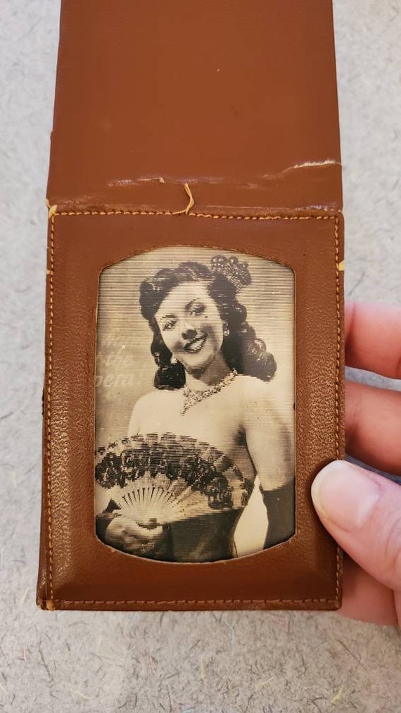 Vintage 1940s 1950s Lenticular Photo Pinup Wallet… - image 2