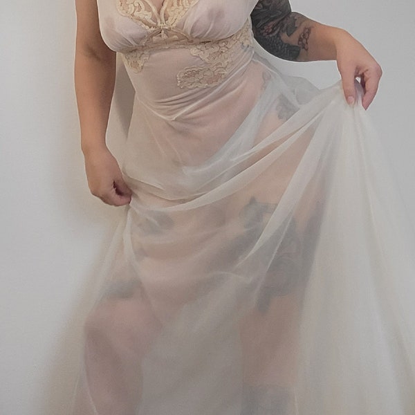 Robe nuisette transparente vintage en mousseline de soie et lingerie en dentelle