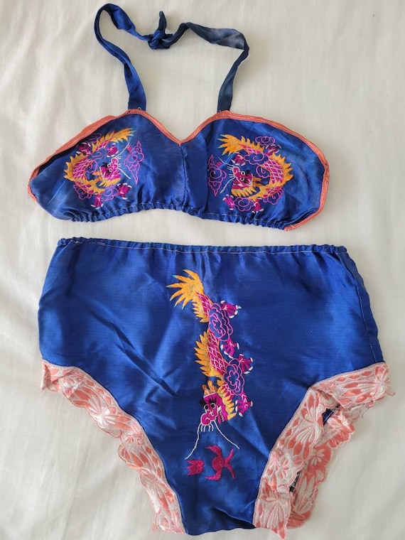 Conjunto de lenceria vintage de los anos 40 y anos 50 Brasier y braguitas bordados con dragones Bikini de lenceria vintage Etsy Espana