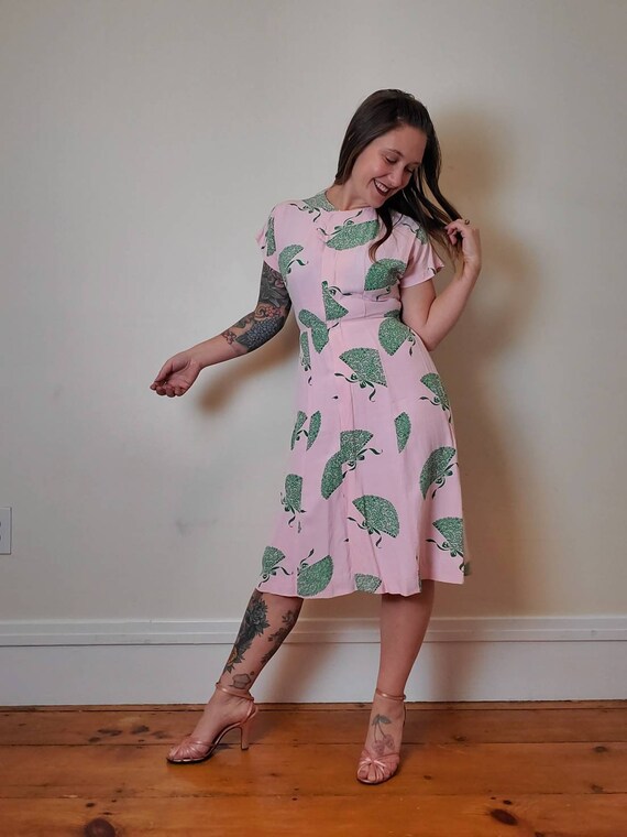 Vintage 1940s Pretty Pink Dress • Green Hand Fan N