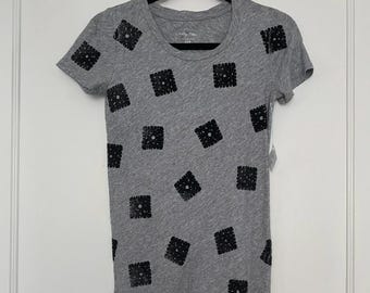 Cheesy Snack Cracker Print - Gray Tee with Black Print - Size XXS Femme