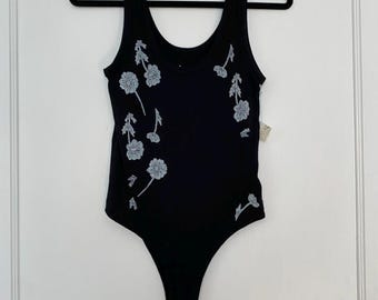 Anemone Flower Body Suit - Size Medium Femme - Upcycled Body Suit - Black Body Suit with White Anemone Flower Block Print - READY TO SHIP