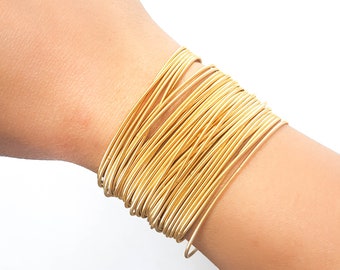 Moederdag - Gouden gitaarsnaararmbanden, zilveren veerarmbanden, Stainelss stalen armband, Stapelarmbanden, armbanden set goud