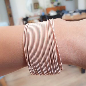 Rose Gold Gitarre Saiten Armbänder, Rose Gold Feder Armbänder, Edelstahl Armband, Stack Armbänder, Armbänder Set Rosé Gold