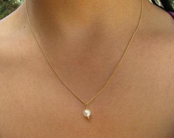 Mother Day - Tiny White Fresh Water Pearl Necklace -  14K Gold Filled Necklace - Minimalist Pendant - Feminine Gift For Her