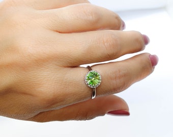 Festa della mamma - Anello peridoto in argento, pietra portafortuna di agosto peridoto, gioielli peridoto, pietra verde delicata, anello di cristallo peridoto oro argento 925