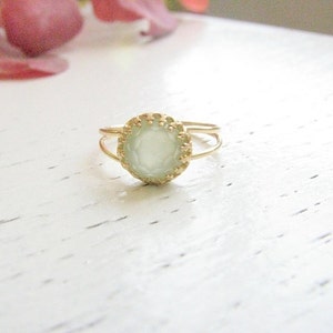 Jade ring Gold Green jade Light green ring vintage ring Dainty jade jewelry