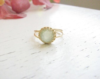 Jade ring Gold Green jade Light green ring vintage ring Dainty jade jewelry