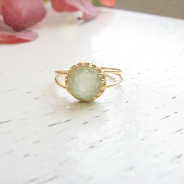 Mother Day - Jade ring Gold Green jade Light green ring vintage ring Dainty jade jewelry
