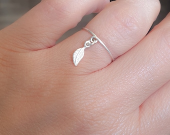 指輪・リング Silver/10K/14K/18K Gold Dangle Leaf Charm on Silver Ring Matte Silver/10K/14K/18K Gold Dangle & Drop Leaf Charm on