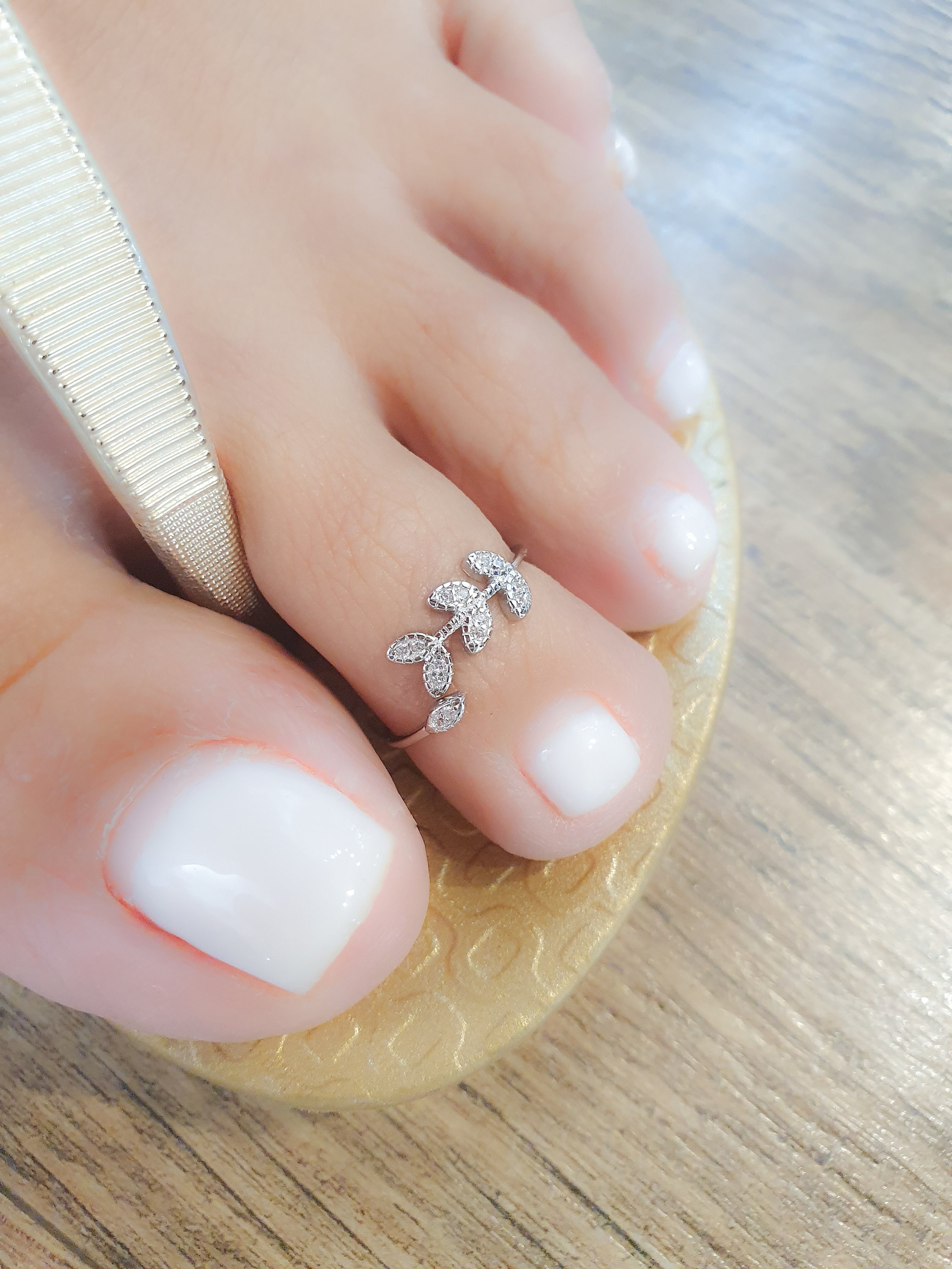 Cluster Of Hearts Toe Ring / Finger Ring – Urbanitii